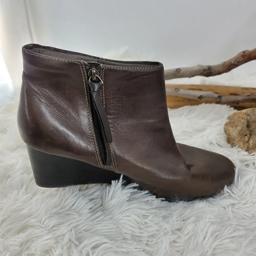 Clarks brown short wedge booties (U) - Picture 11 of 12